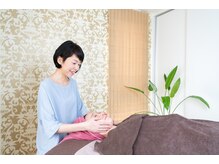 小顔矯正サロン セラフィの雰囲気(優しいタッチで心地よくウトウト♪目覚めたらお顔が変わってる☆)