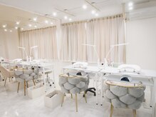 リアンネイル(Lian.nail)の雰囲気（白が基調の広々とした店内でゆったり施術が可能です♪）