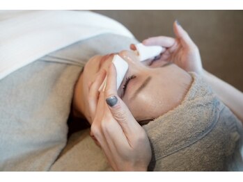 小顔・たるみ専門看護師クリニカルサロンSerein上本町【スレーン】/2.クレンジング