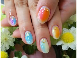 虹色チークネイル