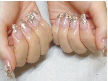 ネイルアンドアイラッシュスタジオ シュシュ(chouchou)/きらきらグラデハートストーン