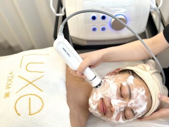 リュクス  Luxe＋tkm 南船場の写真/紫外線で加速したシミ・しわの"予備軍”を徹底ブロック！［水光肌フェイシャル¥9980］［シミ/シワ］