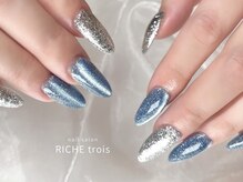 リッシュ トロワ(RICHE trois)/シルバー×ブルーキラキラネイル