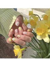 サロンドウイ(salon de OUI)/春のイエローネイル