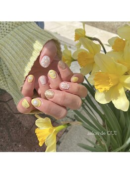 サロンドウイ(salon de OUI)/春のイエローネイル