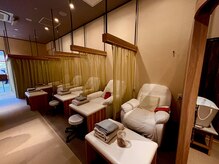 フットセラピー EXPO CITY店の雰囲気（気軽に足つぼが受けることのできるリクライニングベッド）