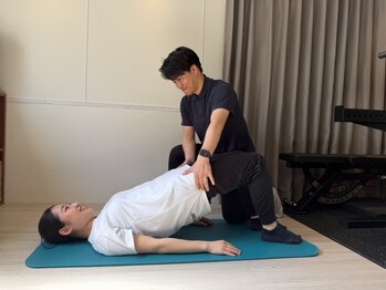 鍼灸・整体スマイルアップ 梅田院【整体/肩こり/腰痛肩こり/美容鍼/小顔美容鍼】/マットピラティス