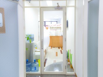 高槻中央整体院 ナチュラルボディケア(Natural body care Lis franc)/エレベーター正面に玄関です。