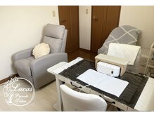 サロン部屋はこんな感じです。ゆっくりお寛ぎ頂けますように...