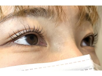 ラボテ(laboT)/毛先くるんがカワイイまつ毛