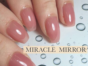 ミラクル ミラー(MIRACLE MIRROR)の写真/お仕事や家事で派手なネイルが出来ない方にオススメ◎シンプルだけど品のある大人可愛い仕上がりに…☆