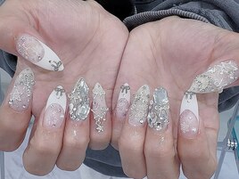 ホワイトグリッターネイル