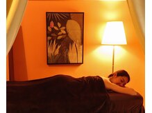 アールマインド(R mind)の雰囲気（ブラウンとコーラルピンクを基調とした店内になっています。）