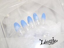 レオニー(Leonie)/グラデーション×雪の結晶ネイル