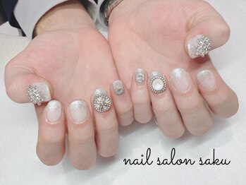 サク(saku)/パーツキラキラネイル