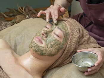 シュエット(CHOUETTE)の写真/【REVI次世代ハーブ】年齢肌に本気のエイジングケア★高い保湿力×ハリ艶UPで潤いに満ちた陶器肌へ