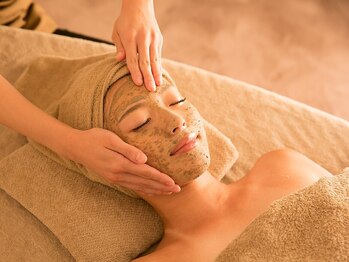 リベラ(Re:BELLA)の写真/剥かない・痛みが少ない次世代ハーブピーリング。ヒト幹細胞培養液配合で肌を傷つけず内側から再生を促進。