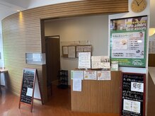リファイン整体院 国分寺店/４階ラウンジ横の当店の受付