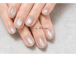 グレージュ×マグネットネイル