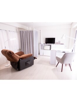 ネイル・アイメニューの同時施術が可能