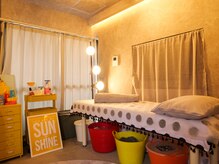 イエロー(yellow.)の雰囲気（サロン名の通り、yellowをモチーフとした明るい店内☆☆☆）