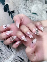 ウブントゥ(Ubuntu)/ホワイトで仕上げた量産系ネイル