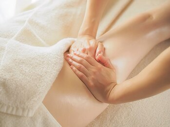 エムズ ビューティー サロン(M's Beauty Salon)の写真/脚のオーラを覚醒！トップレベル美脚の黄金比を設計し、脚線美を格上げ。