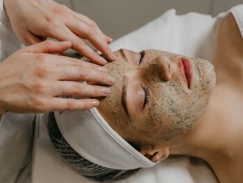 フォンビューティー(fon beauty)の写真/繰り返す大人ニキビ・赤み等にお悩みの方!“即実感”肌改善ケアでトラブル知らずの素肌へ導きます!