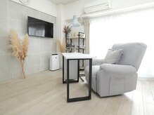 ファボリ(favori)の雰囲気（お好きな映像を見ながらゆったりお過ごしいただけます♪）