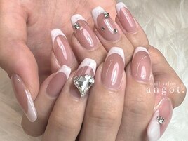 白フレンチ×ビジューネイル