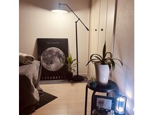 レスト(Rest)の雰囲気(月が発光する予定だったけど、太陽光がなくて…ただのポスター)