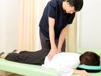 かさはら整骨院の写真/気になる「腰痛」の根本改善♪お体の土台"骨盤"から歪みなど様々な原因にアプローチ!反り腰や猫背にも◎