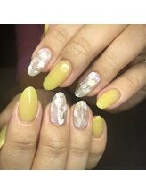 キャプラスネイル ミュウ(CAPLUS NAIL Mew)/イエロー×マーブルネイル