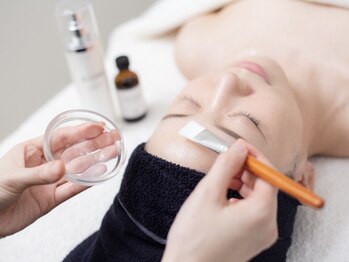 月とルーツ 大阪南堀江(月とroots)の写真/紫外線のダメージによるシミ・乾燥小ジワやたるみを改善!エイジングケアサロンだからこそ実感できる効果☆