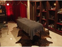 イヴジュ サロン(YVESJU SALON)の雰囲気（落ち着いた雰囲気のアンティーク空間で癒しをご提供）