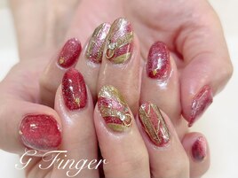 レッド＆ゴールドの大人ネイル