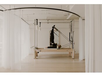 カリンピラティス 乃木坂 六本木店(Kalin pilates)/豊富なマシーン完備