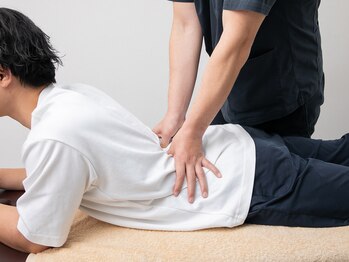 整体院ペインクリニカルラボ 日吉の写真/起床時の重い腰痛を放置する前に!日吉の整体で骨盤・猫背・骨格のバランスを的確に整え腰の負担を徹底改善!