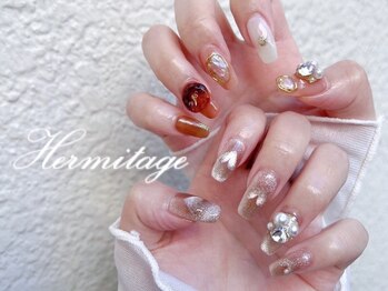 ネイルケアサロンエルミタージュの写真/《施術歴20年超★トップネイリスト》JNA1級保持の確かな技術で手掛けるアートはデザインだけでなくモチも◎