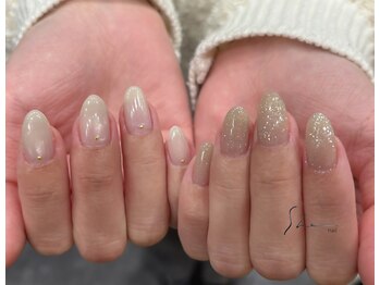 シー(SHE)/アシメントリーネイル