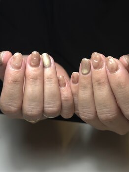 アルター(alter)の写真/短い爪も大人可愛く。日常に馴染む上品ネイル