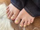 フットイエローニュアンスネイル