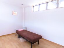 施術室は完全個室。リラックスした空間の中で施術いたします。