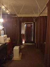 旋/受付からみた店内の様子