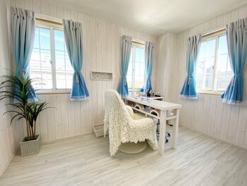 アミ(’Ami)の写真/白を基調としたリラックス空間で、周りを気にせず施術を受けられます◎自分へのご褒美時間に是非♪