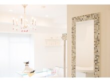 ネイルサロンリュクス (nailsalon Luxe)の雰囲気（店内はデザイナー監修♪季節毎に変わるインテリアでお迎えします）