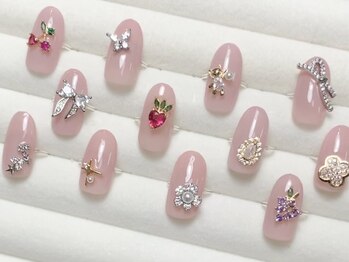 指先ビジューネイル