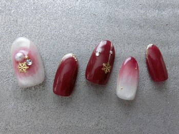 ネイリシャス(NAILICIOUS)/ボルドーカラーの雪の結晶ネイル