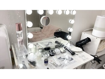 おうちサロン ミキ/施術後は女優ミラーでお直しを!