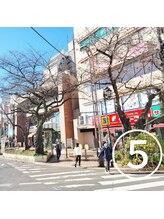 パレット 国立店(Palette)/横断歩道を渡って